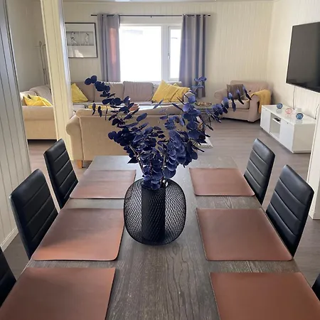 Spacious House In بيت للعطل تريسيل